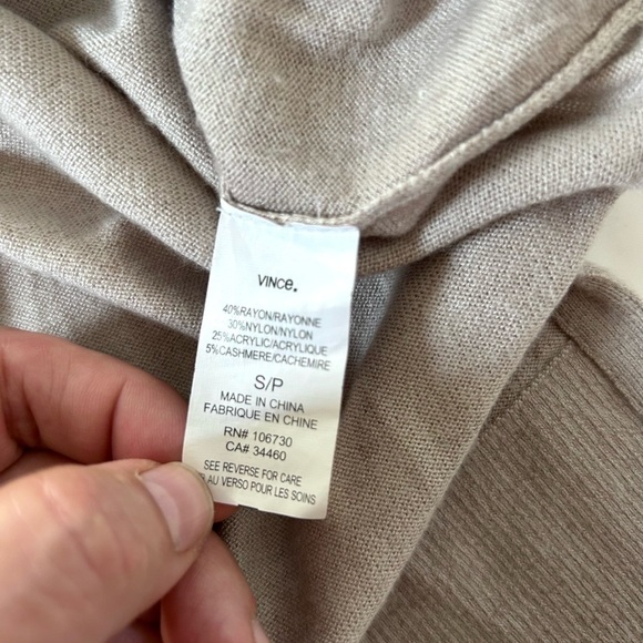 VINCE cardigan button down v neck beige  sweater oversized fit - Picture 8 of 8
